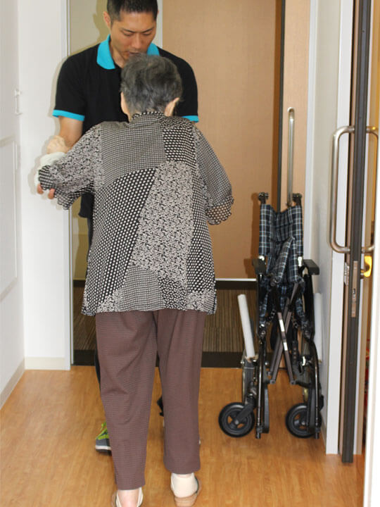 歩容の指導、歩行訓練の実施